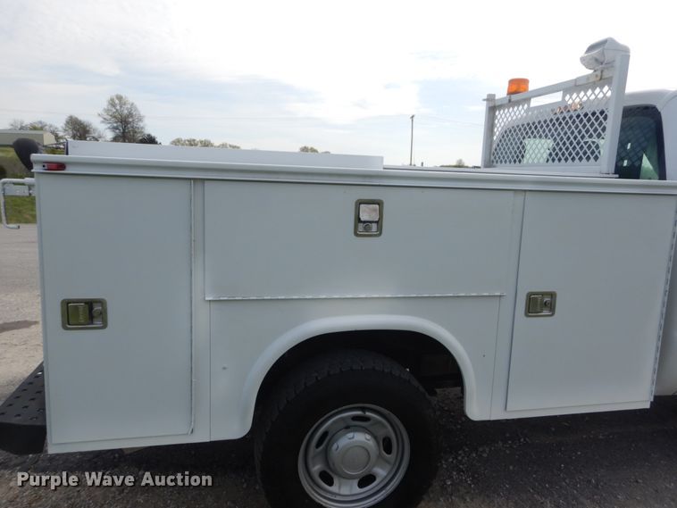 image for item IY9640 2013 Ford F250 Super Duty  SuperCab utility bed pickup truck