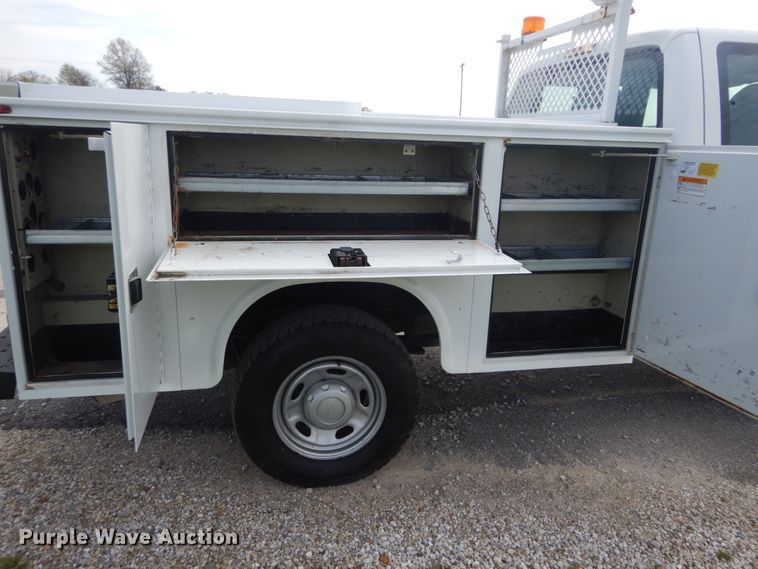 image for item IY9640 2013 Ford F250 Super Duty  SuperCab utility bed pickup truck