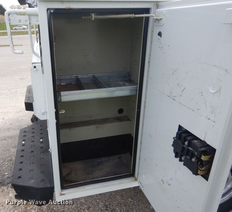 image for item IY9640 2013 Ford F250 Super Duty  SuperCab utility bed pickup truck