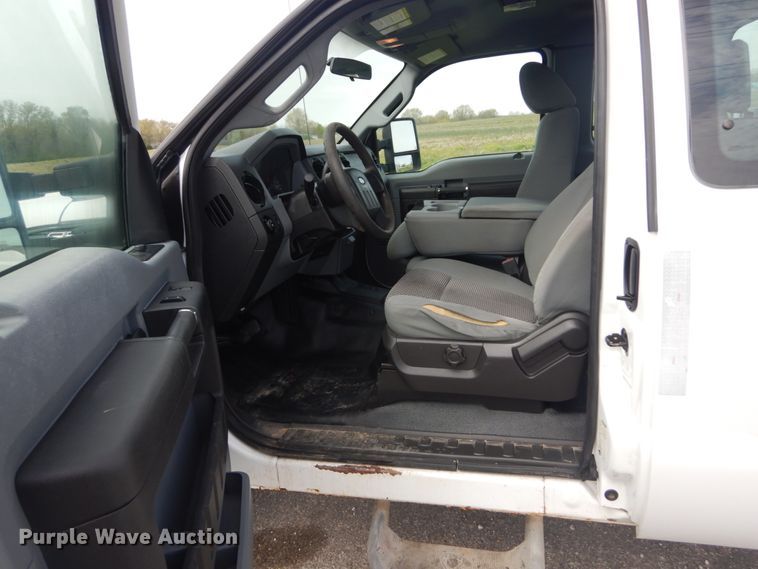 image for item IY9640 2013 Ford F250 Super Duty  SuperCab utility bed pickup truck