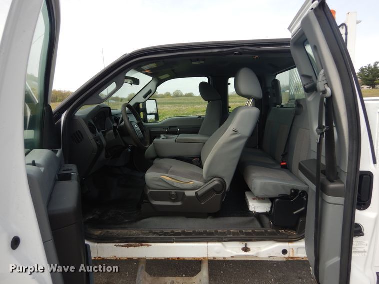 image for item IY9640 2013 Ford F250 Super Duty  SuperCab utility bed pickup truck