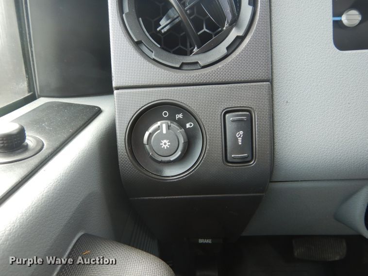 image for item IY9640 2013 Ford F250 Super Duty  SuperCab utility bed pickup truck