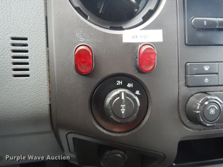 image for item IY9640 2013 Ford F250 Super Duty  SuperCab utility bed pickup truck