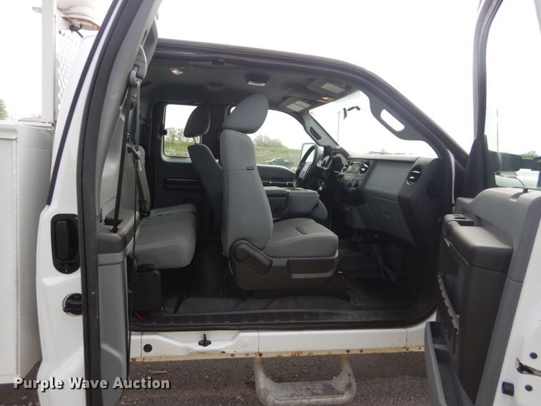 image for item IY9640 2013 Ford F250 Super Duty  SuperCab utility bed pickup truck