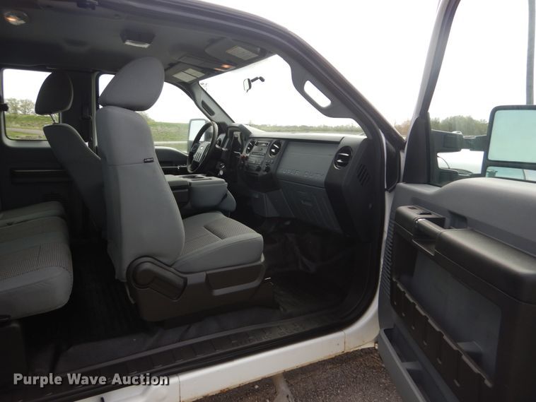 image for item IY9640 2013 Ford F250 Super Duty  SuperCab utility bed pickup truck