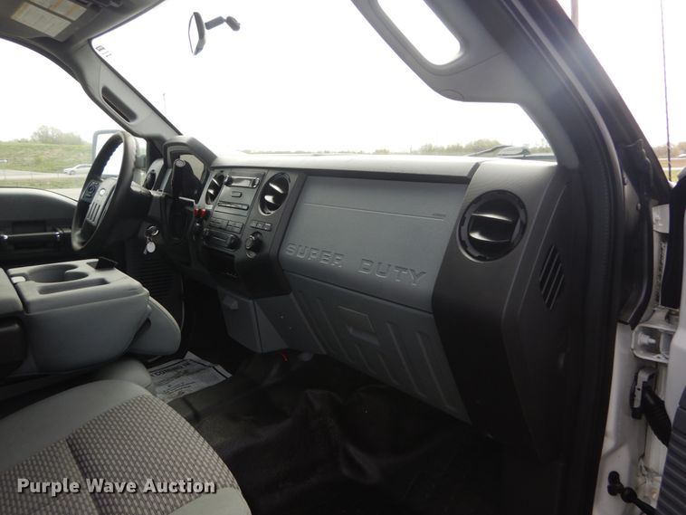 image for item IY9640 2013 Ford F250 Super Duty  SuperCab utility bed pickup truck