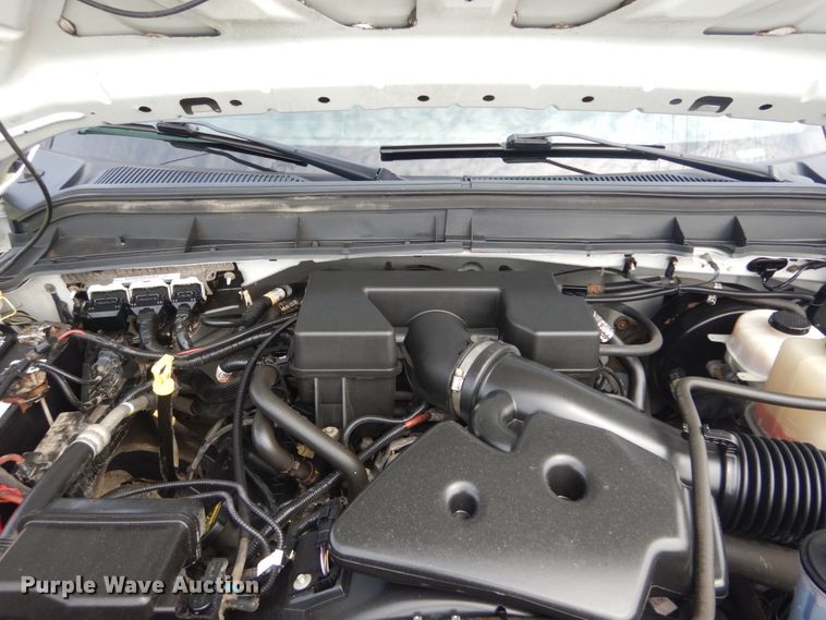 image for item IY9640 2013 Ford F250 Super Duty  SuperCab utility bed pickup truck