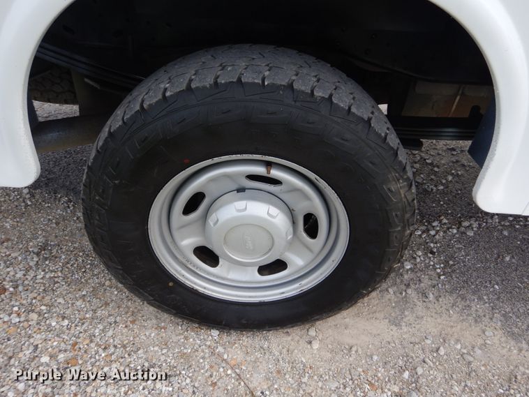 image for item IY9640 2013 Ford F250 Super Duty  SuperCab utility bed pickup truck