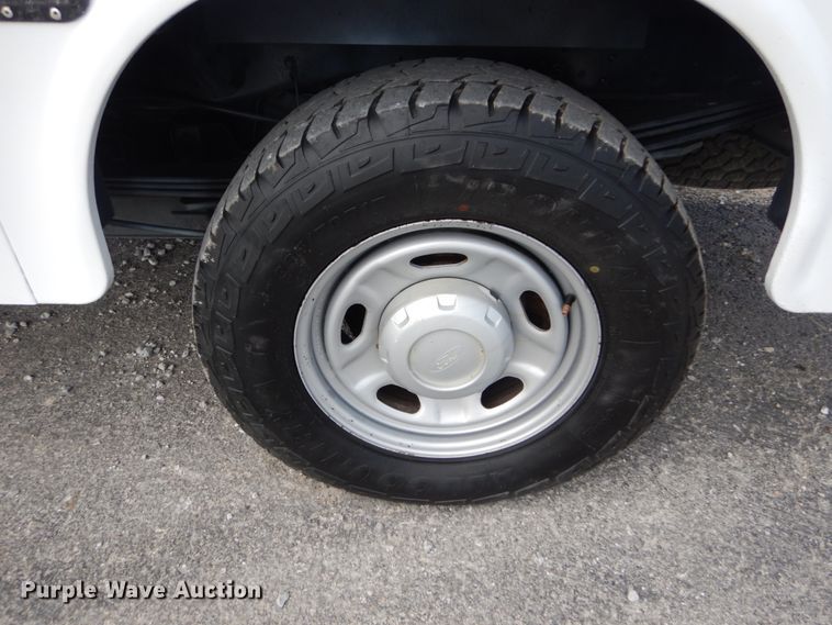 image for item IY9640 2013 Ford F250 Super Duty  SuperCab utility bed pickup truck