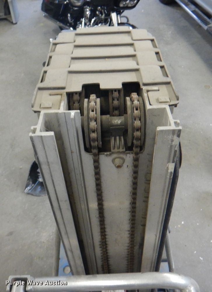 image for item JF9105 Genie IWP-25S  vertical lift