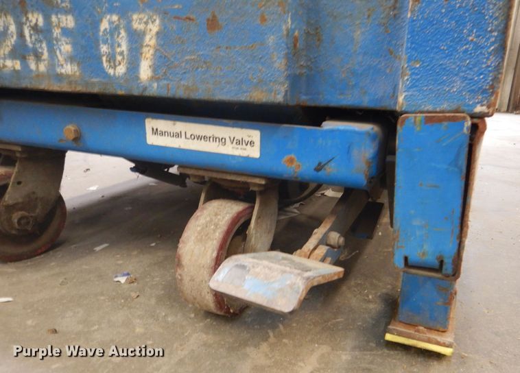 image for item JF9105 Genie IWP-25S  vertical lift