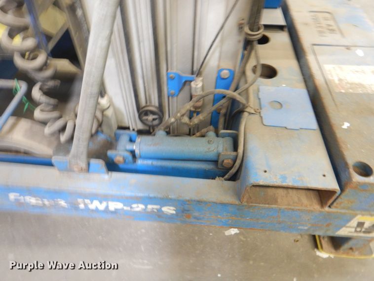 image for item JF9105 Genie IWP-25S  vertical lift