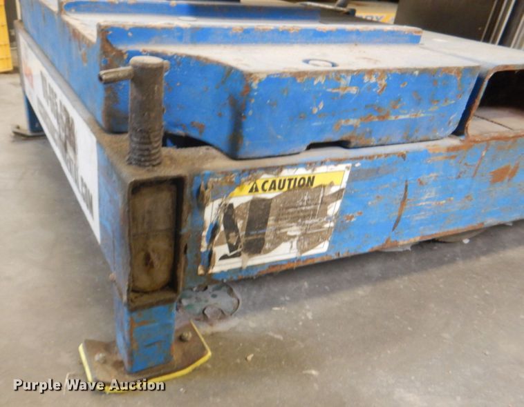 image for item JF9105 Genie IWP-25S  vertical lift