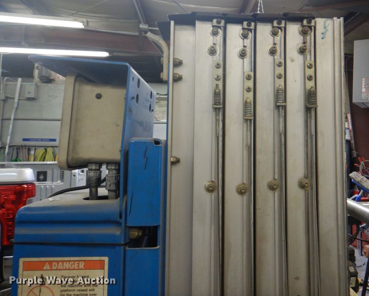 image for item JF9105 Genie IWP-25S  vertical lift