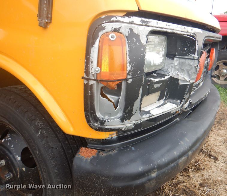image for item JF9106 1999 GMC 3500  school bus