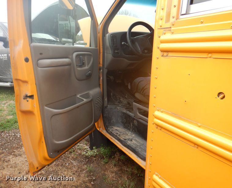 image for item JF9106 1999 GMC 3500  school bus