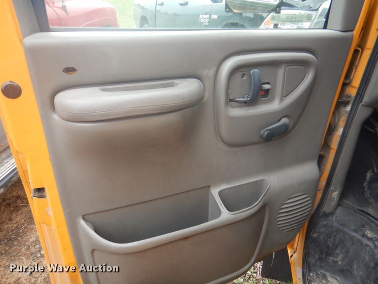 image for item JF9106 1999 GMC 3500  school bus