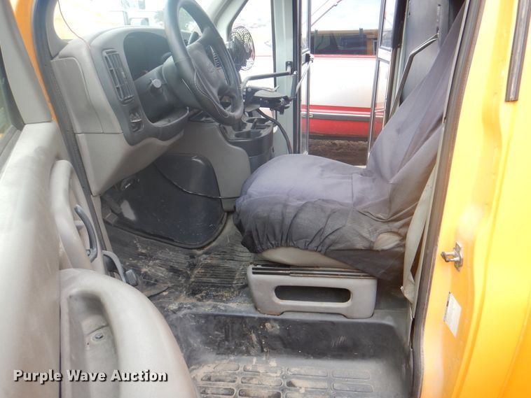 image for item JF9106 1999 GMC 3500  school bus