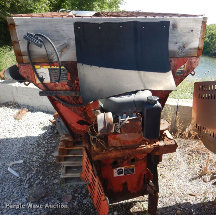 image for item JF9135 Fertilizer spreader