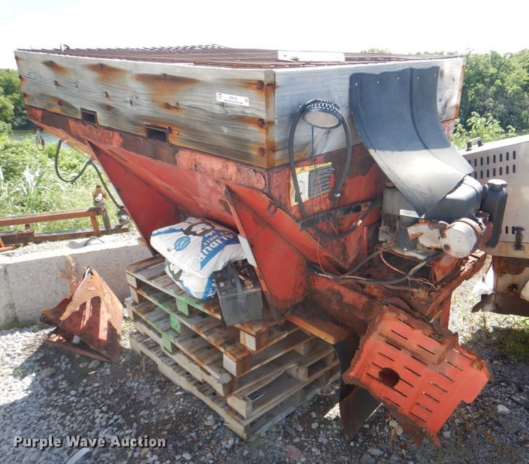 image for item JF9135 Fertilizer spreader