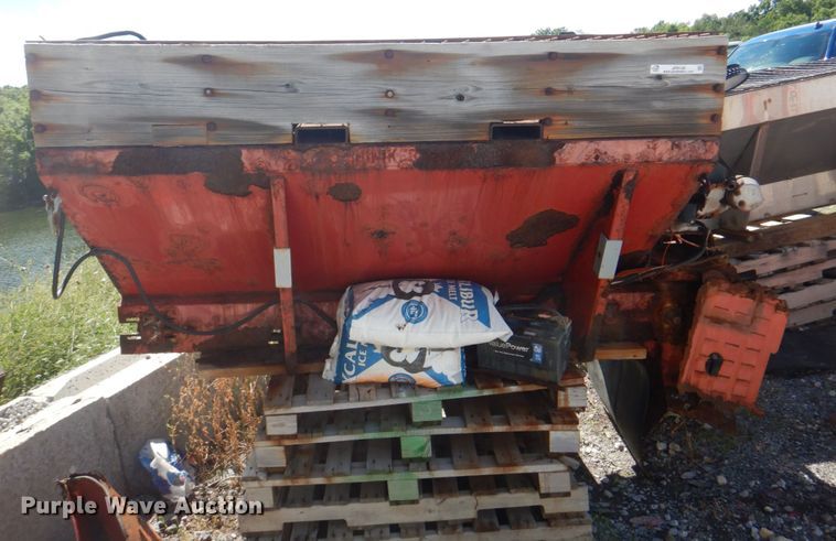 image for item JF9135 Fertilizer spreader