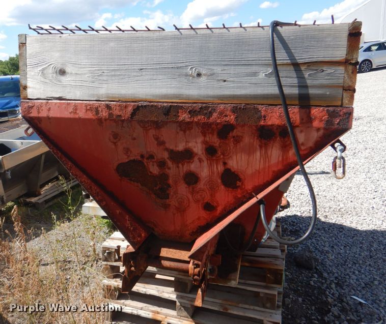 image for item JF9135 Fertilizer spreader