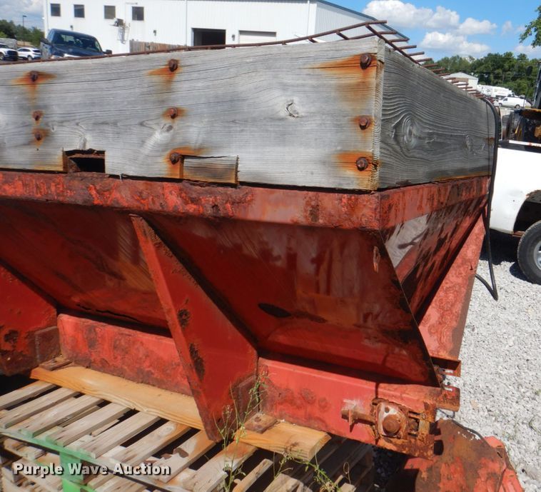 image for item JF9135 Fertilizer spreader