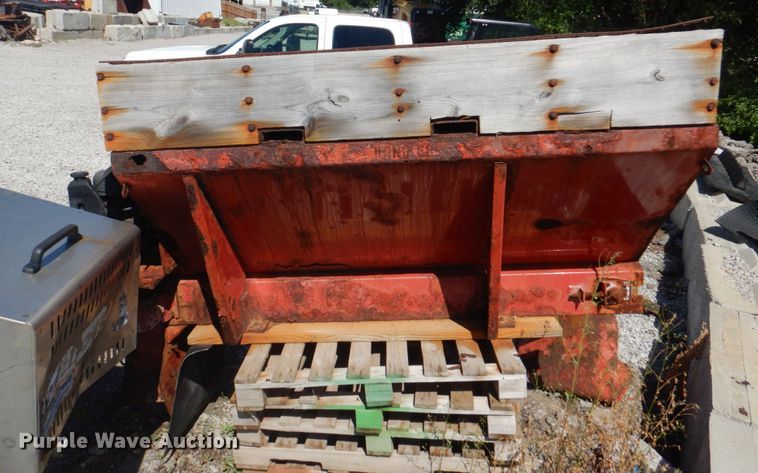 image for item JF9135 Fertilizer spreader