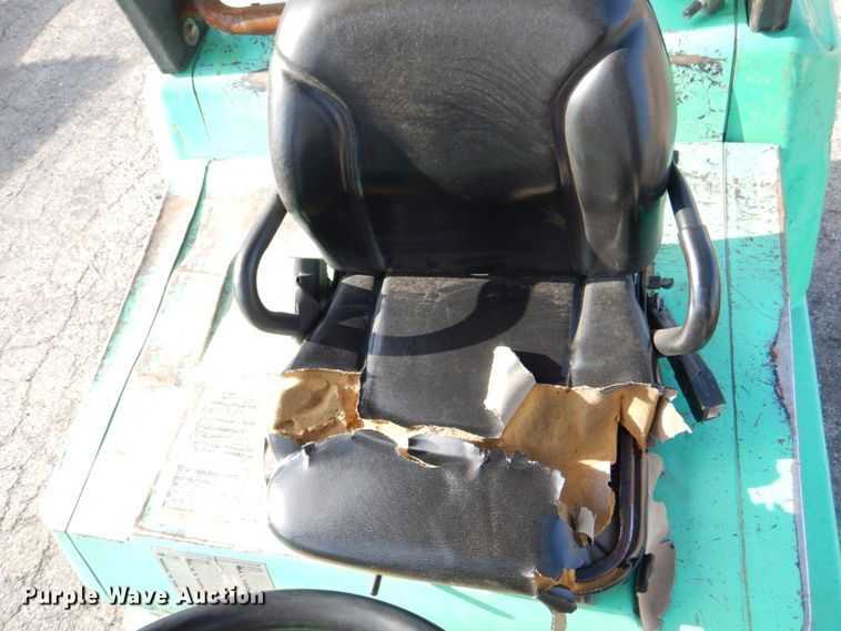 image for item JY9803 Mitsubishi FG40K-LP  forklift