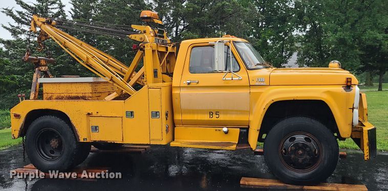 image for item L1347 1977 Ford F600  tow truck