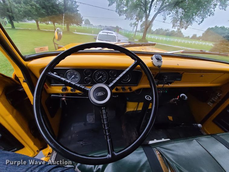 image for item L1347 1977 Ford F600  tow truck