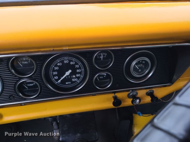 image for item L1347 1977 Ford F600  tow truck