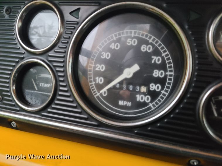 image for item L1347 1977 Ford F600  tow truck