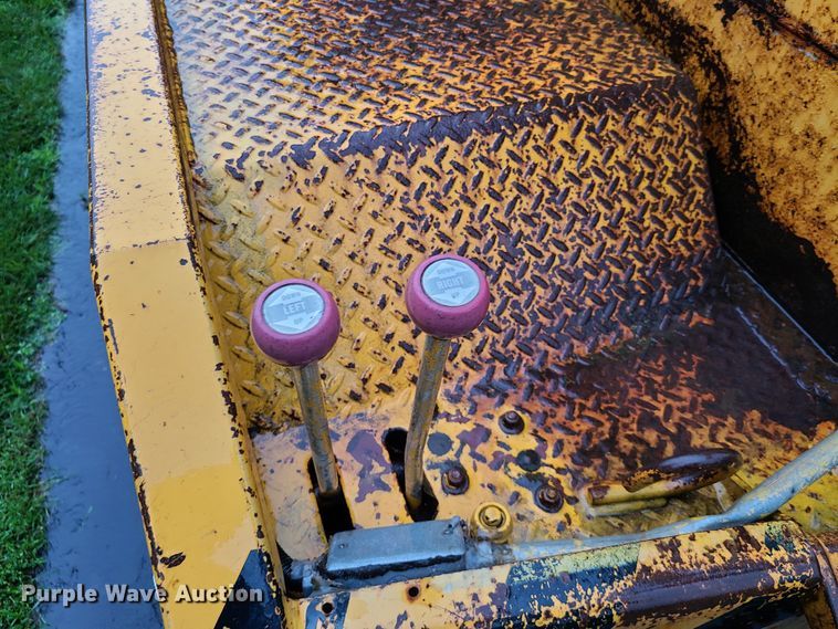 image for item L1347 1977 Ford F600  tow truck