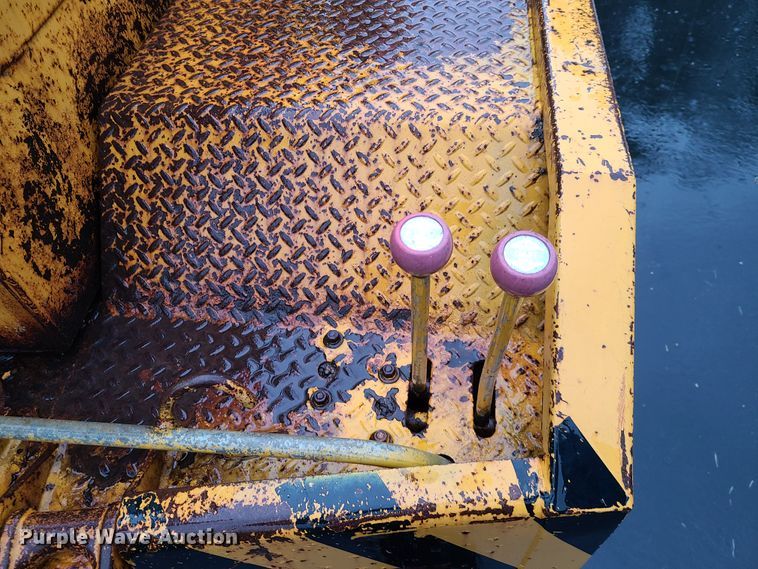 image for item L1347 1977 Ford F600  tow truck