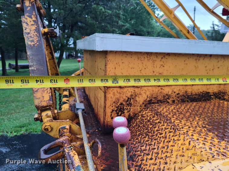 image for item L1347 1977 Ford F600  tow truck