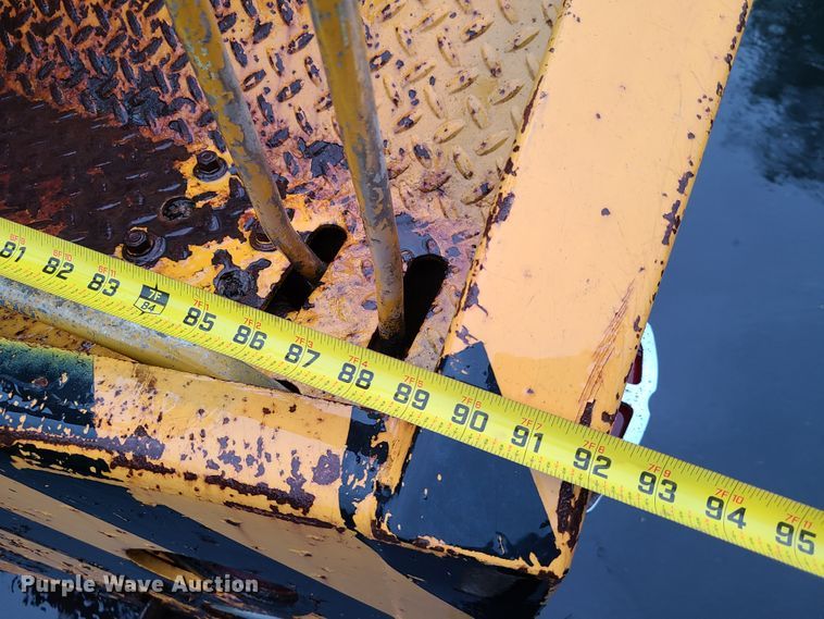 image for item L1347 1977 Ford F600  tow truck