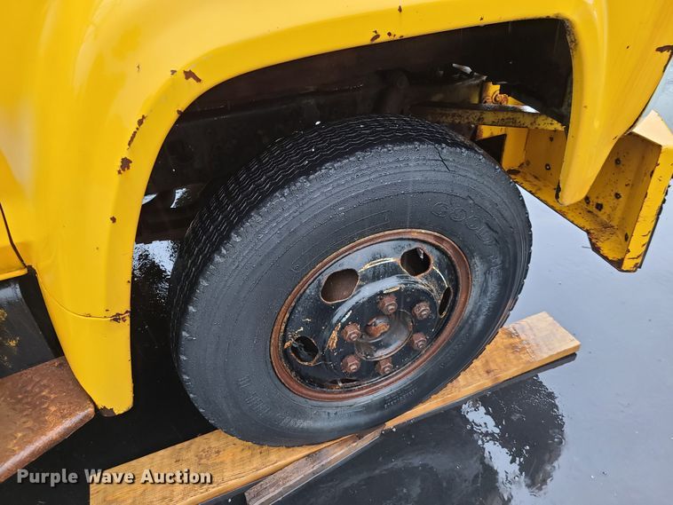 image for item L1347 1977 Ford F600  tow truck