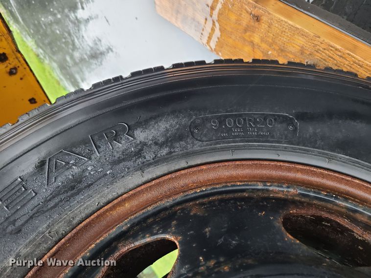 image for item L1347 1977 Ford F600  tow truck