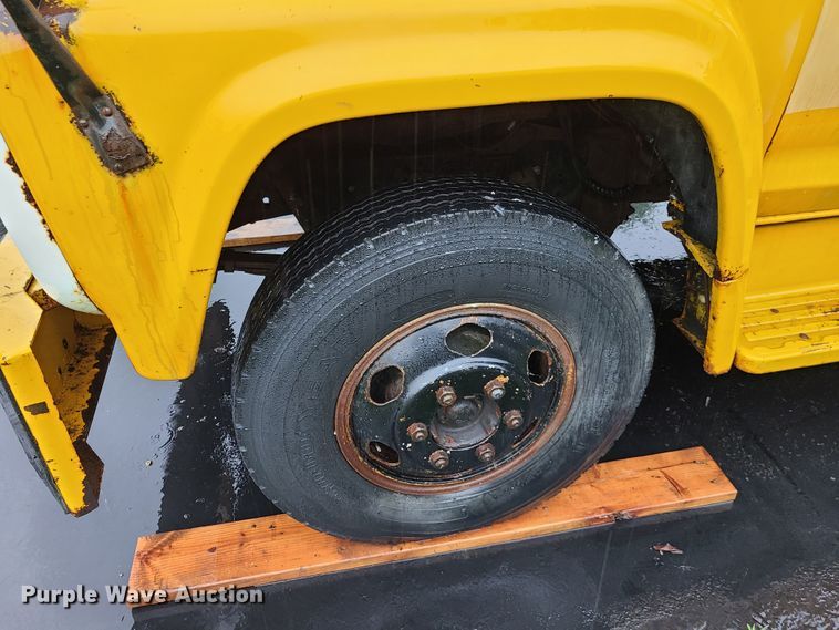 image for item L1347 1977 Ford F600  tow truck