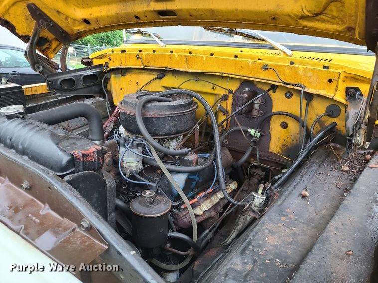 image for item L1347 1977 Ford F600  tow truck