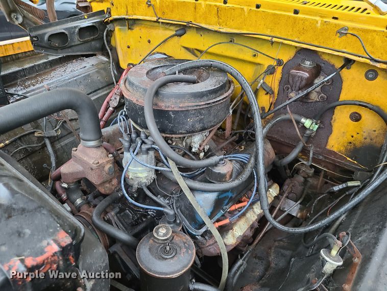 image for item L1347 1977 Ford F600  tow truck