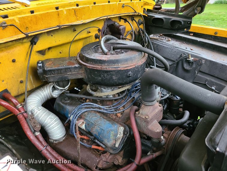 image for item L1347 1977 Ford F600  tow truck