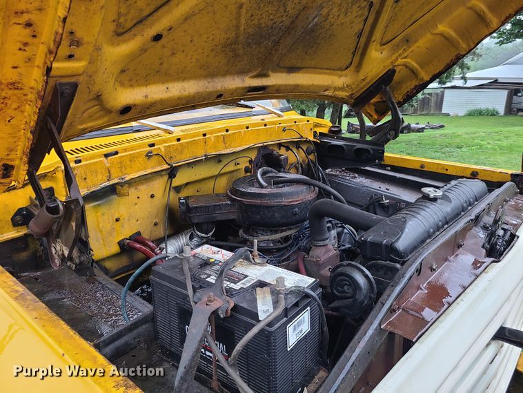 image for item L1347 1977 Ford F600  tow truck