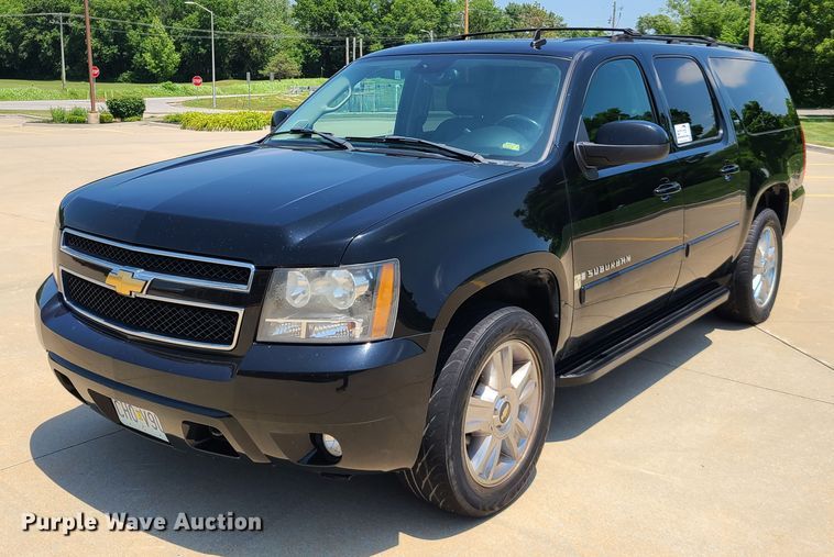 image for item L1385 2007 Chevrolet Suburban  SUV