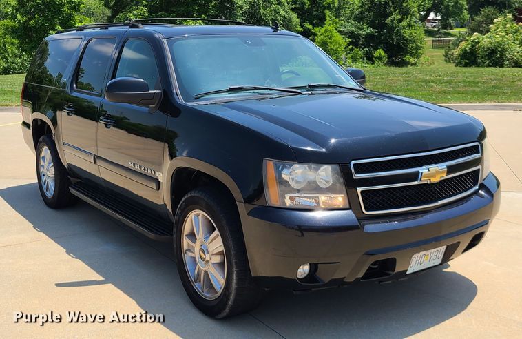image for item L1385 2007 Chevrolet Suburban  SUV