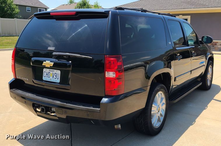 image for item L1385 2007 Chevrolet Suburban  SUV