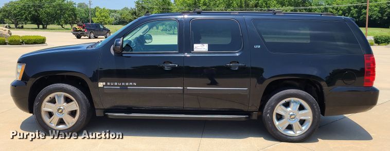 image for item L1385 2007 Chevrolet Suburban  SUV