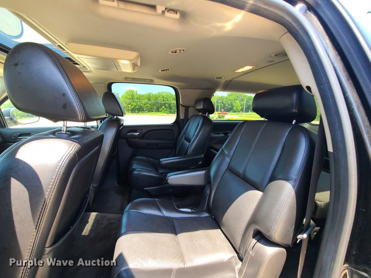 image for item L1385 2007 Chevrolet Suburban  SUV