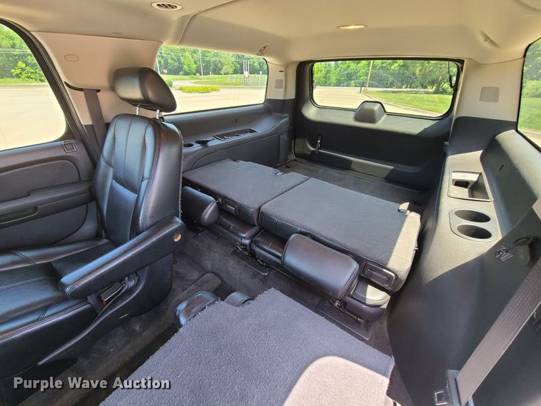 image for item L1385 2007 Chevrolet Suburban  SUV